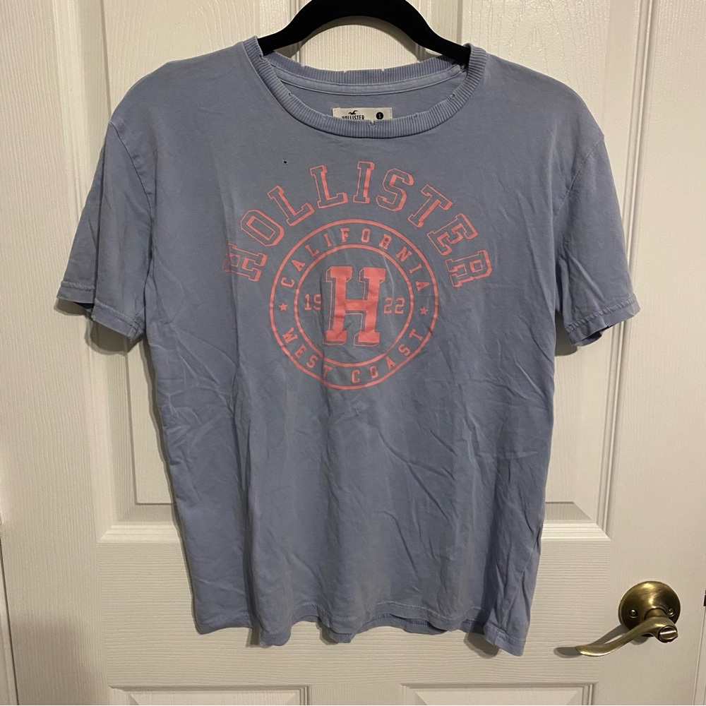 Hollister Periwinkle Blue Graphic Tee Shirt - Small - Item 0020